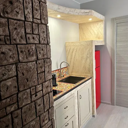 San Julian House Катанія