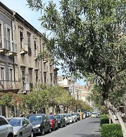 San Julian House Апартаменти *