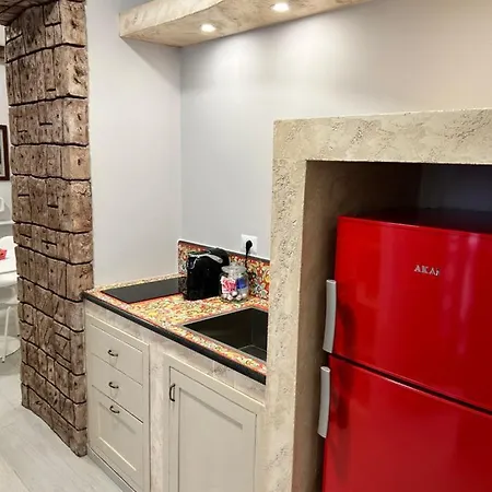 San Julian House Апартаменти *